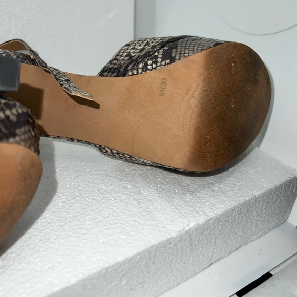 Jessica Simpson Snake skin look heels - Picture 5 of 5
